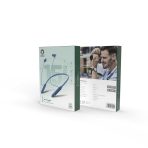 هندزفری گردنی گرین لاین GNLARISANBBK در حال شارژ با کابل Type-C